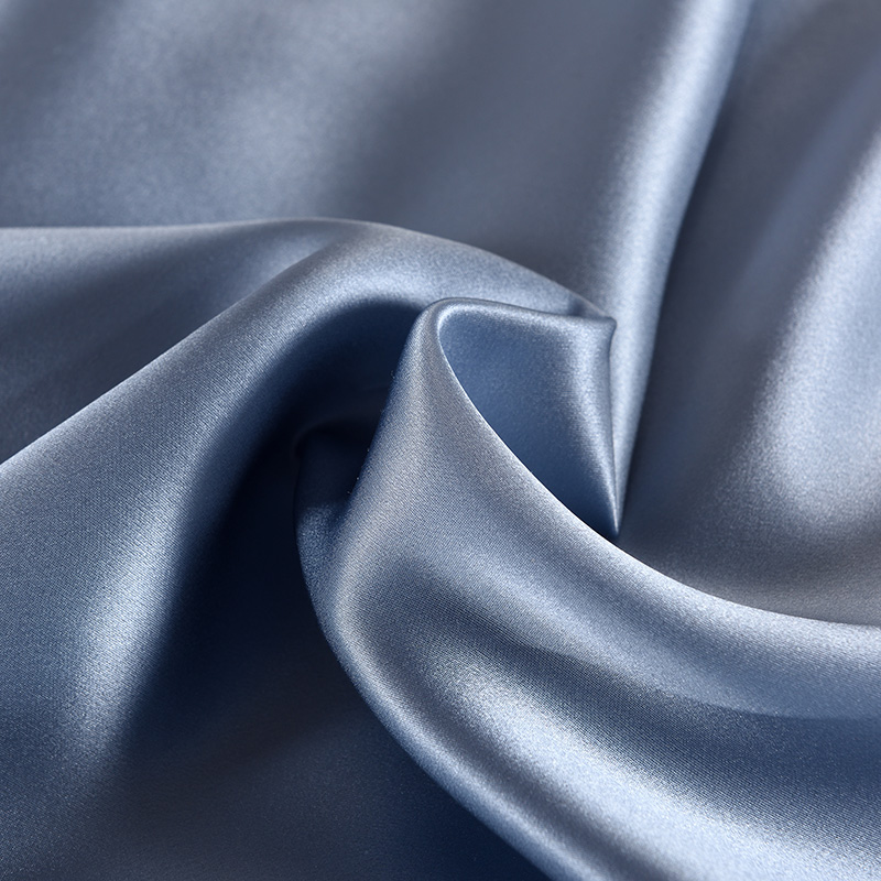 Постельное белье шелковое Luxe Dream Плаза Сенса молочно-голубой
