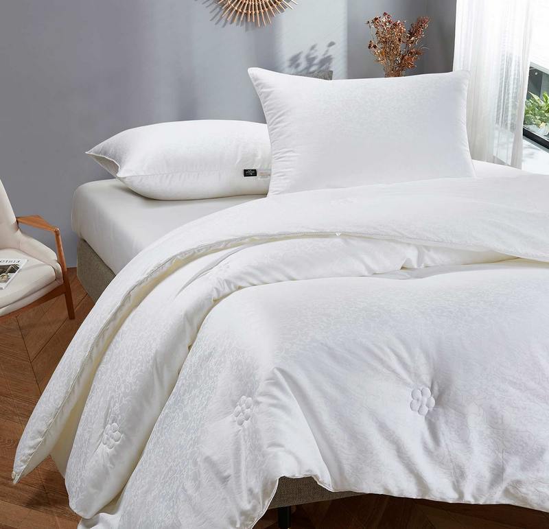 Одеяло On Silk Comfort Premium шелк в хлопке жаккарде всесезонное 300 г. / м.кв.