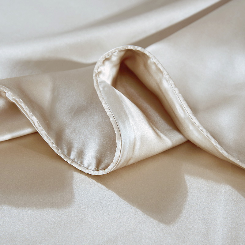 Постельное белье шелковое Luxe Dream Бежевый Лайт светло-бежевый простыня на резинке 180x200