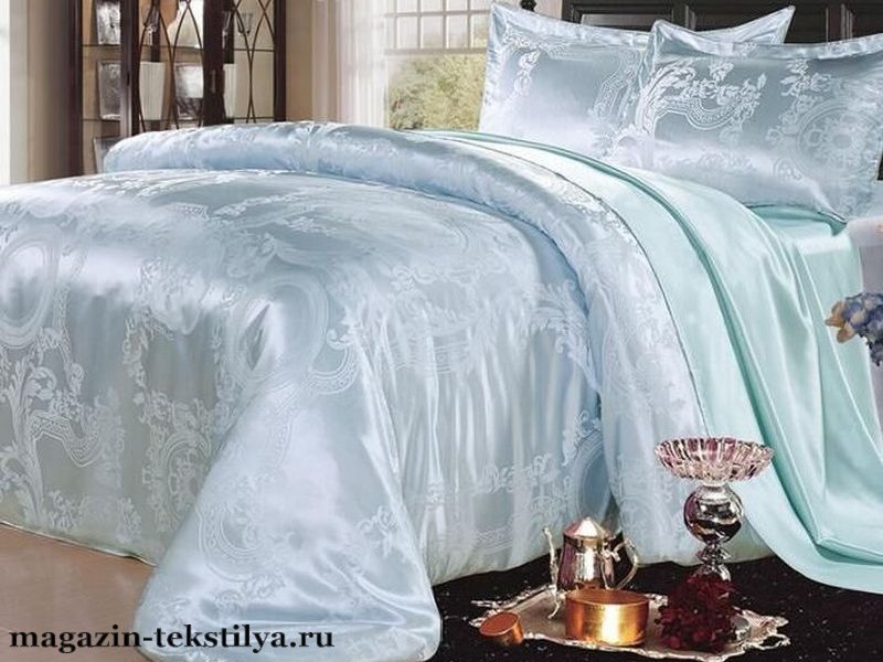 Фото: Постельное белье Luxe Dream Лацио шелковый голубой с жаккардовым плетением от магазина-текстиля.ру