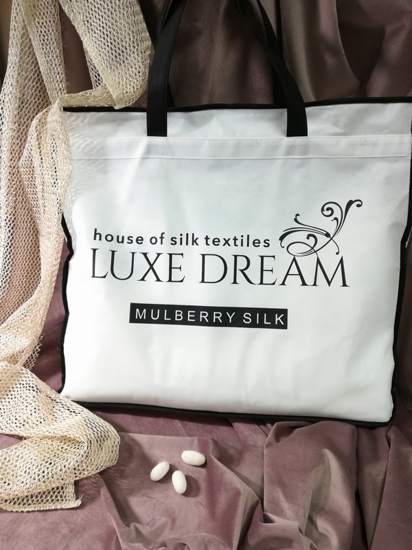 Фото: Одеяло Luxe Dream Luxary Silk Collection шелковое всесезонное в магазине текстиля.ру